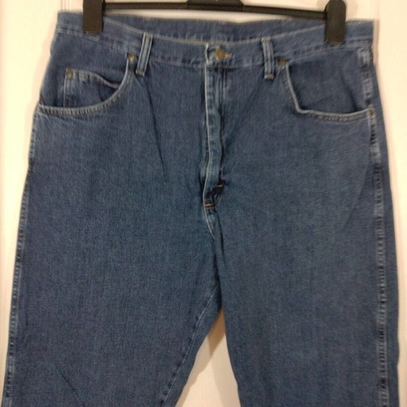 Wrangler Rugged Wear Jeans Mens 40 X 30 Denim Blue Mid Wash High Rise Straight - Picture 3 of 6